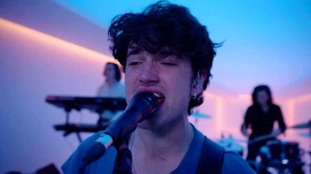 When It Breaks (Live) | Vevo DSCVR