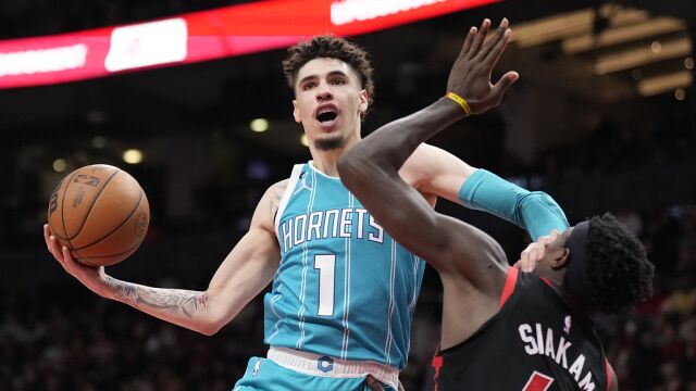 鲍尔vs猛龙集锦 全场32+7全能身手难救主