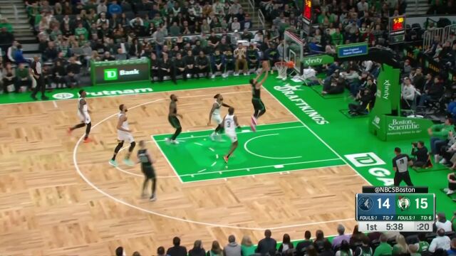 豪瑟运筹帷幄送出击地妙传 怀特空切进场上演双臂暴扣