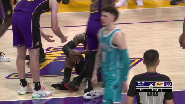 天不遂人愿！詹姆斯掉鞋后坐地不起尽显失落