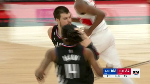 进攻篮板吸尘器！ 祖巴茨篮下一抢三完成补扣虐筐