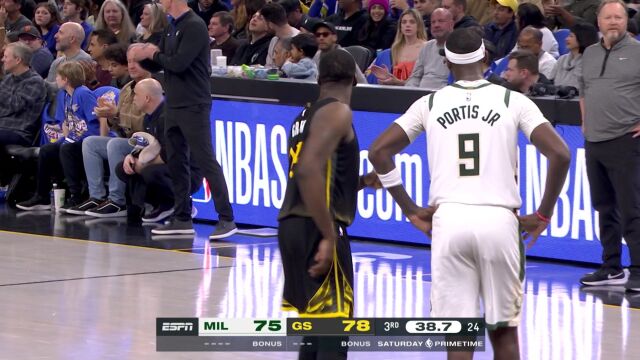 王者归来 格林返回赛场收到全场欢呼