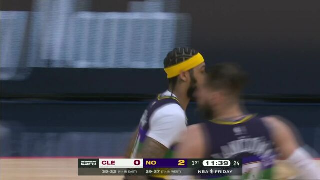 开局就是王对王！英格拉姆飞身灌筐 米切尔空切一挑二