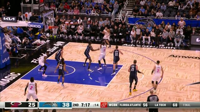 无惧对抗！马丁强攻内线高难出手命中