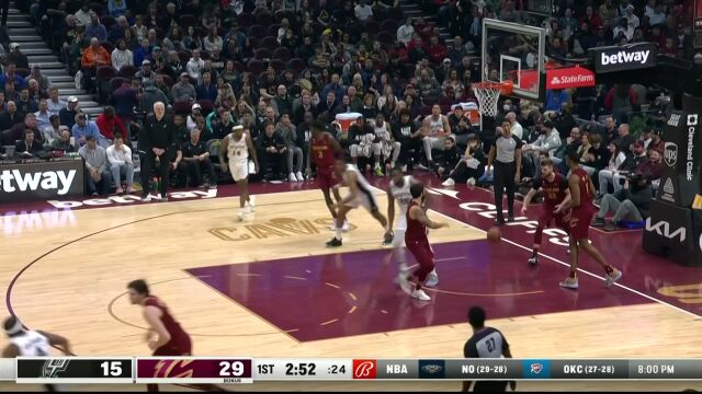 手感丝般柔滑 约翰逊反手上篮精妙绝伦