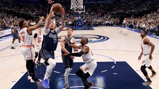 NBA·独行侠115-90大胜热火