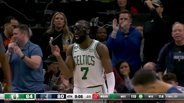 这一波赚翻了 布朗掀翻防守上篮2+1