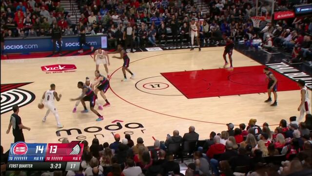 耐心层层深入！开拓者双人连线助飞沃克干拔暴扣挂筐