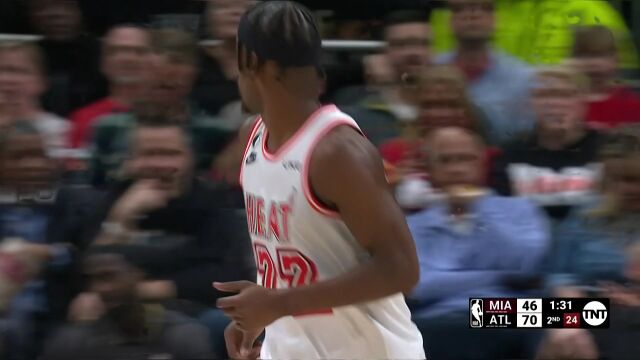 大比分落后难掩流畅进攻 巴特勒希罗连取6分