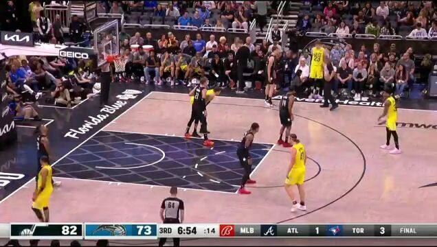 爵士vs魔术第3节中文解说回放