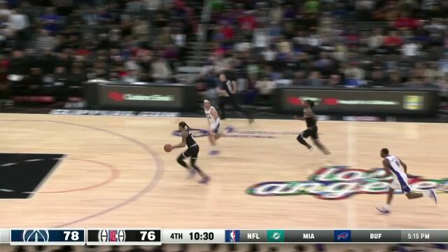 涨工资涨工资！小波士顿精彩进球引老板挥拳庆祝