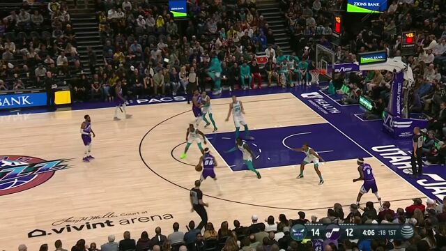 这就他的球风！克拉克森蝴蝶穿花运球丝滑衔接干拔三分