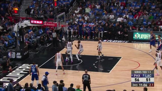 无惧对抗强硬上篮 祖巴茨迎着艾顿防守强势打进