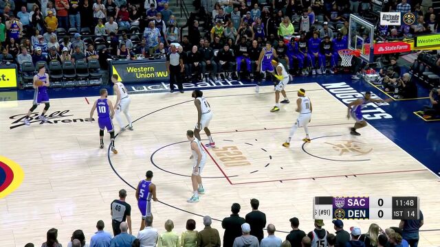 开场就来个下马威！ 萨博尼斯下顺接球双手暴扣得手