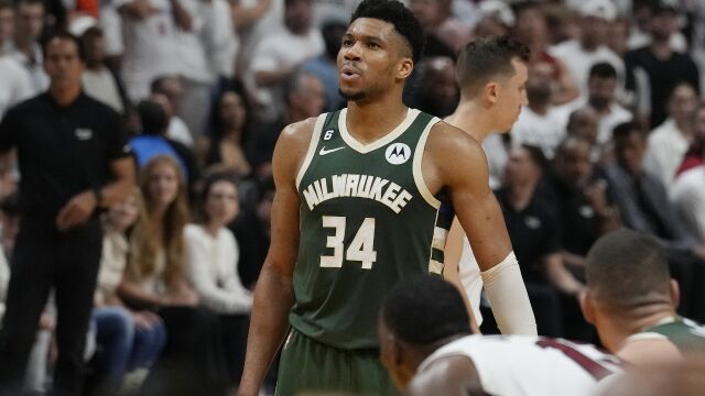 阿德托昆博vs热火集锦 26+10+13三双数据仍难救主