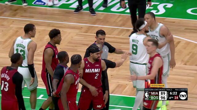 完美彰显硬汉本色！ 巴特勒连打格威进攻无解