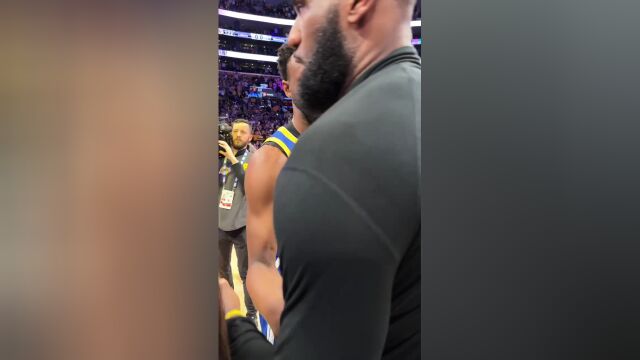 颇有大将风范！詹姆斯晋级后和对手逐一拥抱