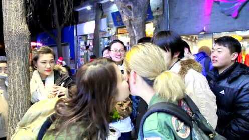 街头陌生人 Kiss