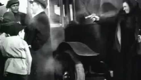 1939年苏联影片《列宁在1918》女特务刺杀革命导师列宁片段