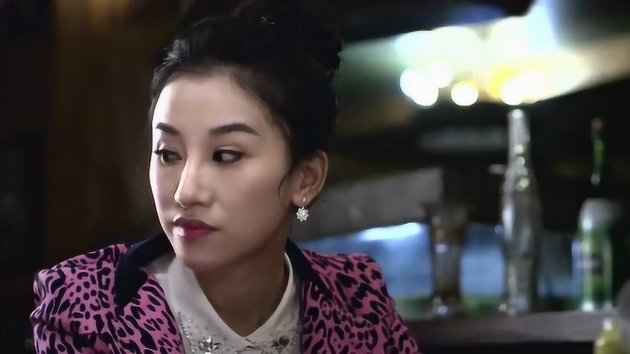下一站婚姻邓草草在酒吧被陌生人调戏龚剑出手相救草草才逃跑