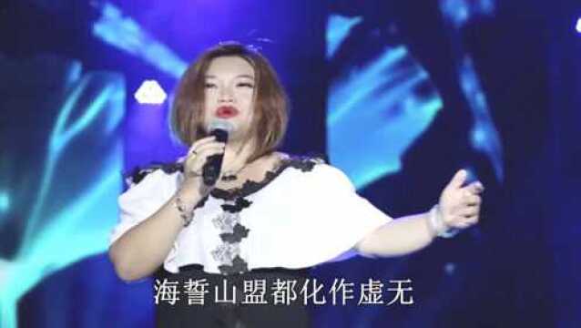 歌曲《白狐》现场带字幕,演唱:网络歌手陈瑞