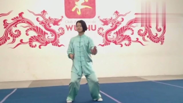 太极拳这八个动作完美组合简单易学,比传统养生气功八段锦还实用