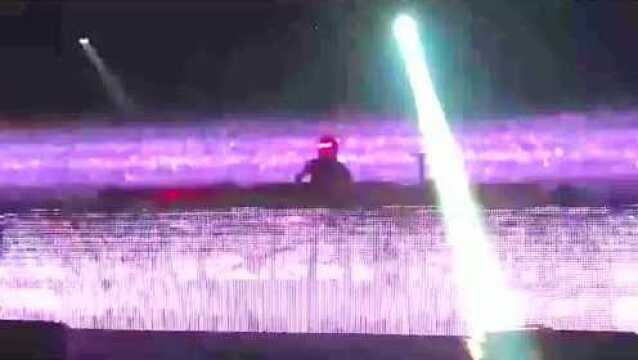 眼镜妹Rezz最新Ultra Miami现场小视频