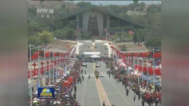 习近平和巴新总理共同出席中国援建的独立大道移交启用仪式