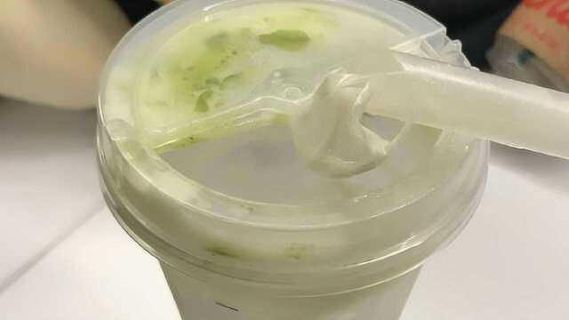 网曝网红奶茶喝出“套套”,店方:正调查沟通