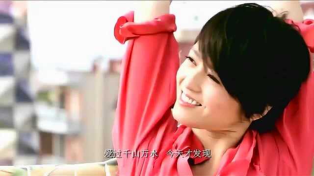 靓女梁咏琪倾情演唱《蝴蝶吻》