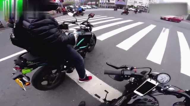 90后哈雷Biker 路遇春风650NK摩托车友