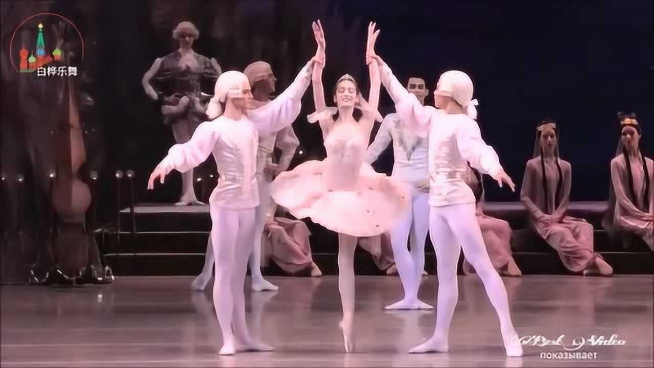 一直觉得学芭蕾舞的男生不容易这衣服实在太尴尬