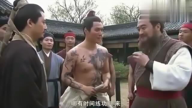 卢俊义的老婆好像有问题,看眼神就知道!