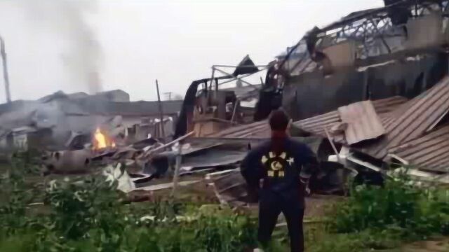 现场:四川绵阳一工厂锅炉发生爆炸 附近民房玻璃被震碎