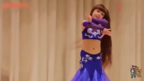 这个小女孩简直厉害了，7岁就获得肚皮舞大赛冠军，这舞姿好潇洒