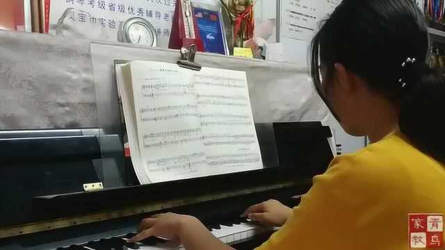 灵宝音乐达人蔡谦老师手把手教小学生弹钢琴实录之六十二