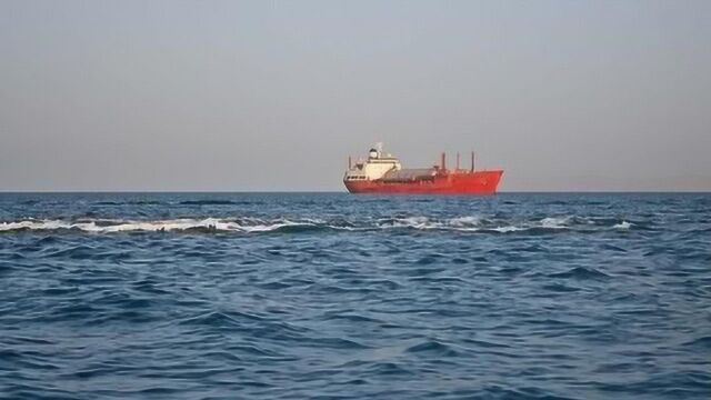 亚洲大国强闯波斯湾运油,背景强大让美国不敢吭声,只能目送