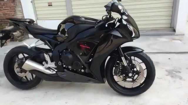 本田CBR1000,全是原装的,还没改装过!