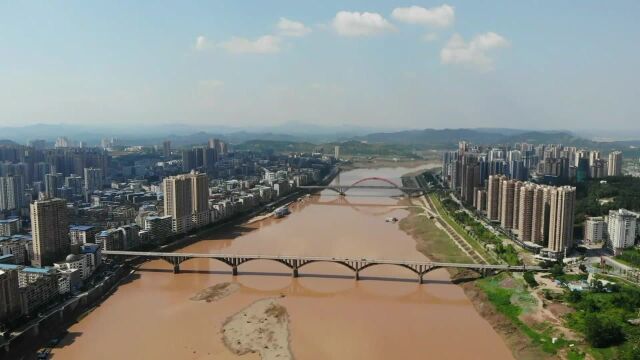 航拍四川渠县城市,一条渠江穿城而过,太美了