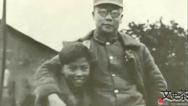 1955年,李克农被授予开国上将,他的儿子也获军衔