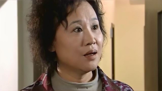 农村妇女刚生完孩子,哺乳期奶涨的很,竟为800块钱进城当奶妈