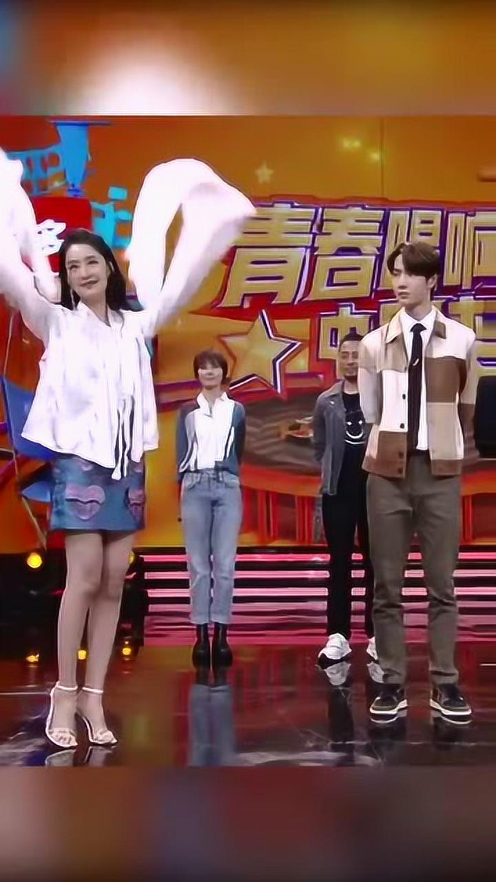李沁对王一博跳舞甩袖王一博这是什么反应