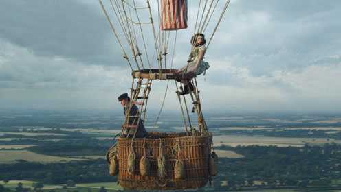 电影《热气球飞行家》发布预告，小雀斑与菲丽希缇琼斯携手高空冒险
