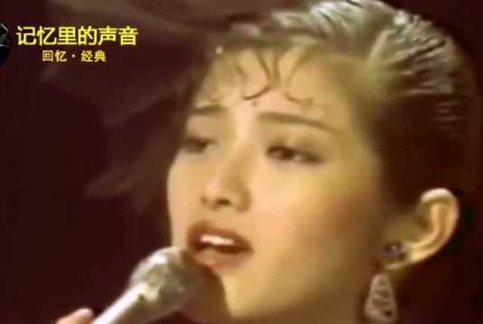 20出头的山口百惠一曲《谢肉祭》尽显巨星范!这颜值太能打了!