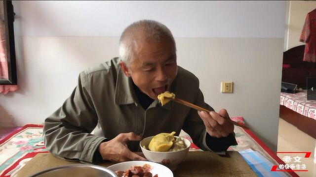 晋北农村最爱吃的美食,黍子面黄糕,色泽鲜黄,味甜香润