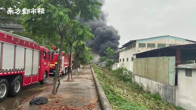 东莞高埗一鞋厂突发火灾,一批鞋材塑料被烧毁