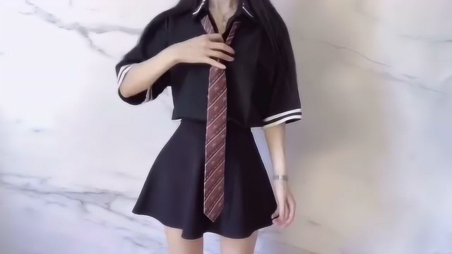 可爱的水手服小美女,把水手服穿出了性感的感觉