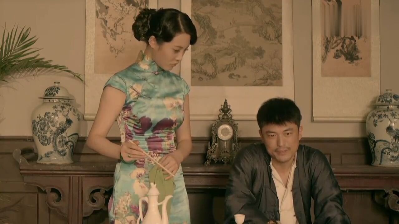 烈火凤凰:汉奸遭同行欺负,为挽回面子,直接把媳妇送给鬼子