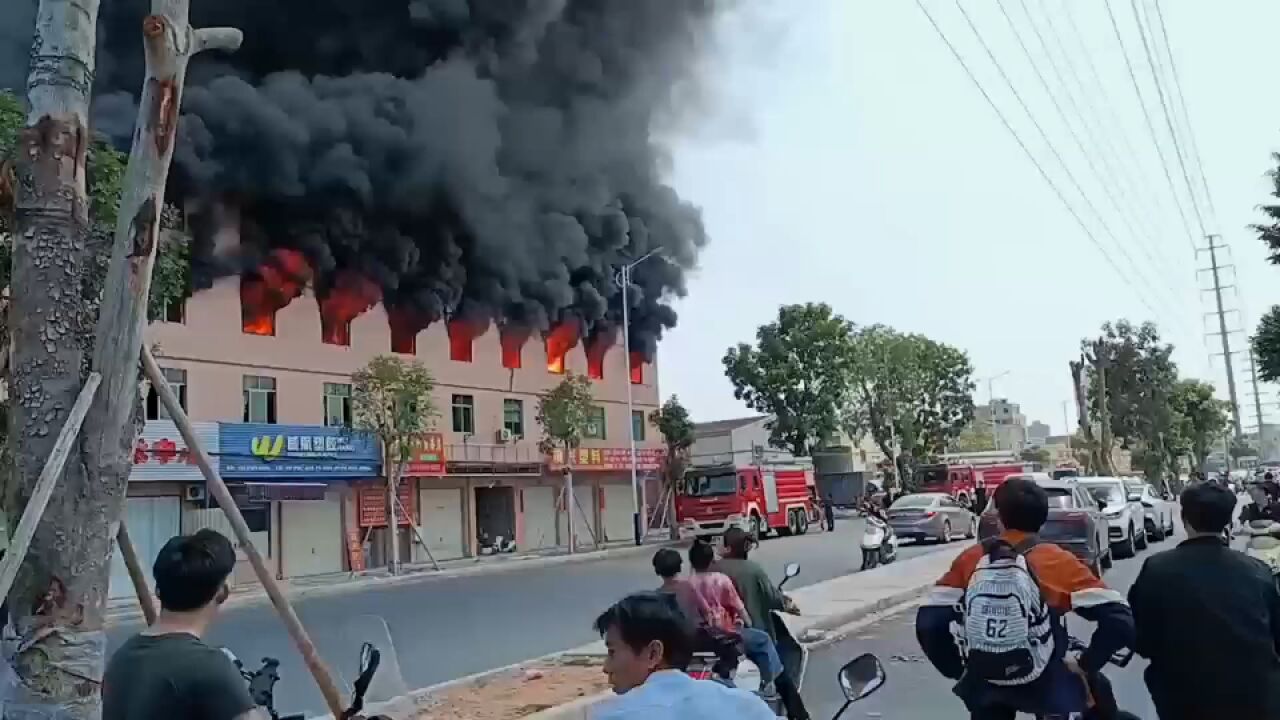 揭阳一房屋起火致2送医2失联 事发地有培训学校居民称没上课