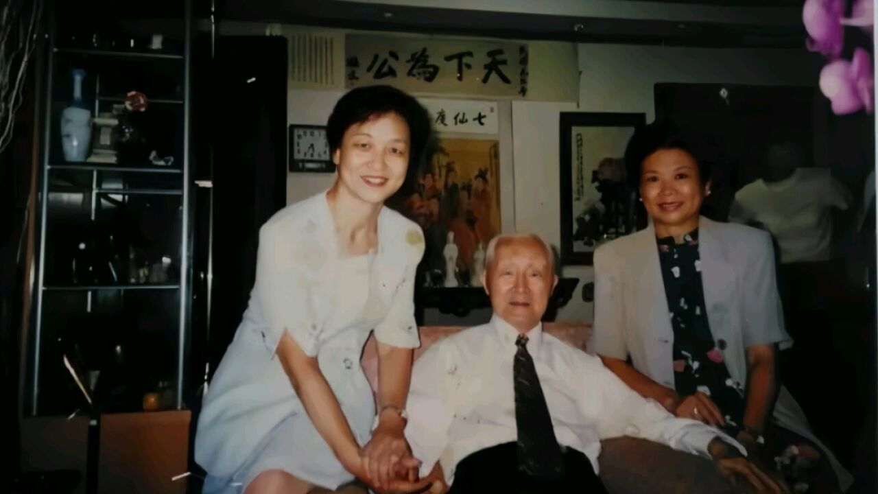 1999年,陈立夫与家人留影,99岁精神矍铄,曾在美养鸡血本无归